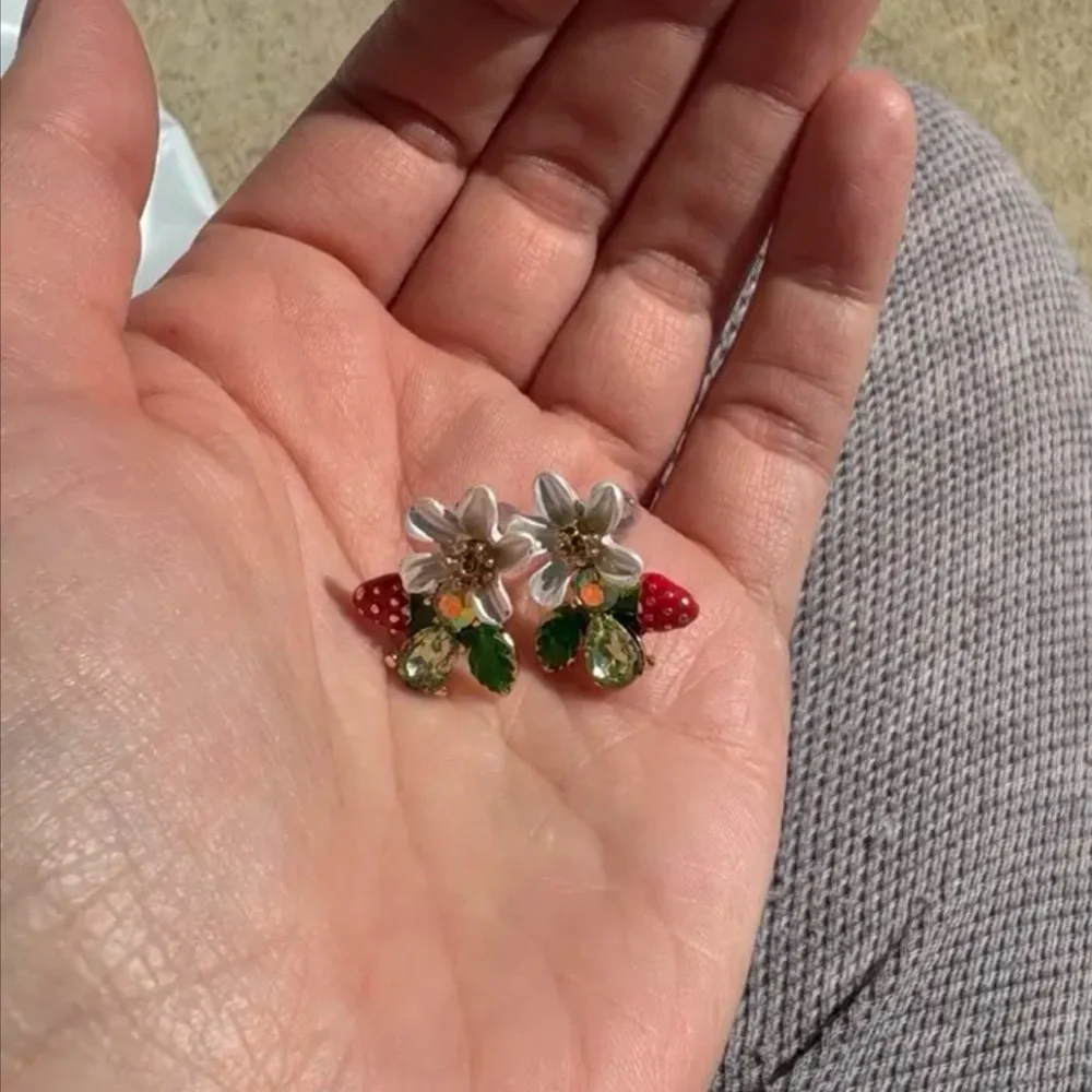 🍓Unique Floral Fruity Cluster Crystal Statement Earrings